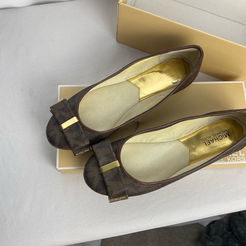 Micheal Kors Flats